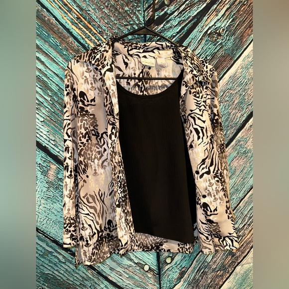 Kim Rodgers Top Womens Size Petit Large Collared Button Down Animal Print - Picture 6 of 7